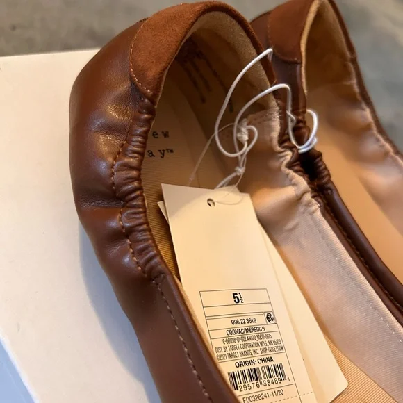a new day brown Womens flats sz 5 1/2 - Picture 3 of 5